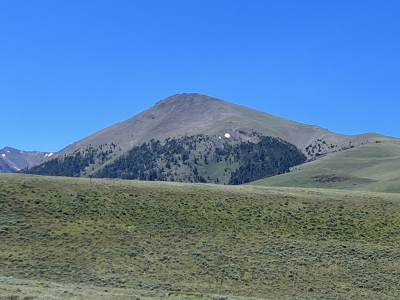 10577